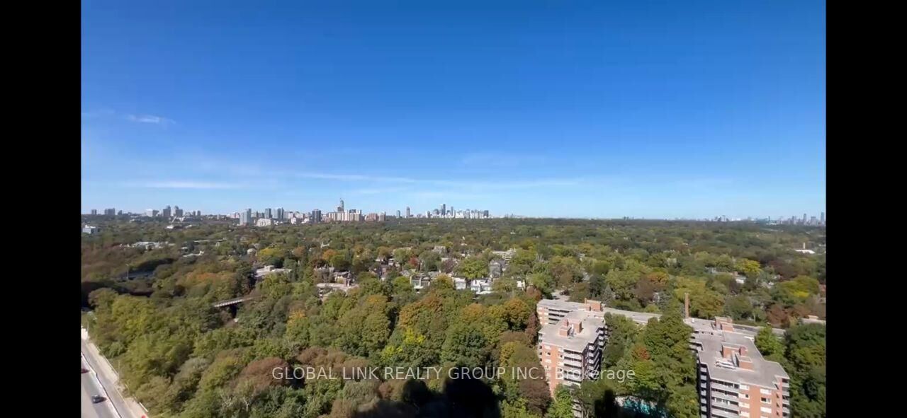 Property Photo:  585 Bloor Street E 2115  ON M4W 0B3 