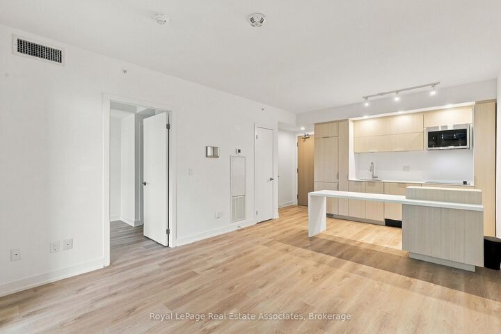 Property Photo:  370 Martha St Street 1308  ON L7R 0G9 