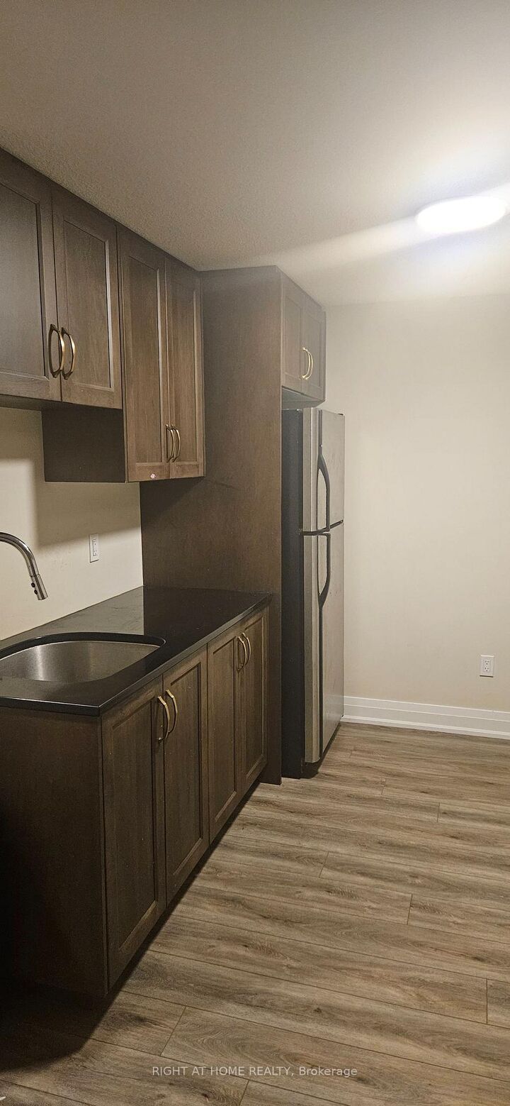 Property Photo:  1633 Medway Park Drive  ON N6G 3W1 