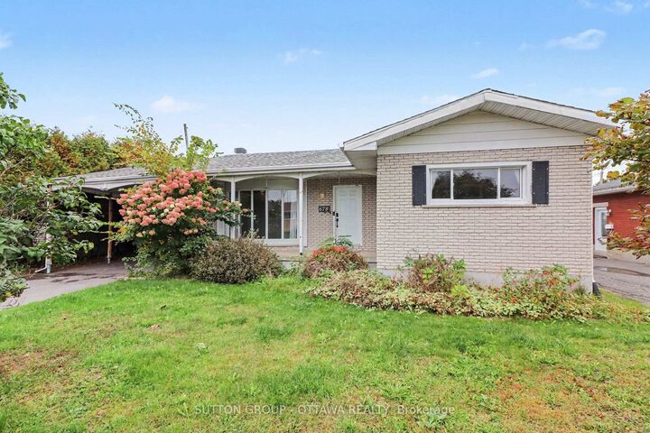 Property Photo: 678 Rejane Crescent ON K6A 2K6