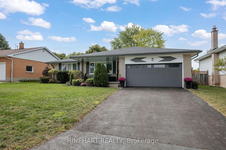 Property Photo:  17 Applewood Lane  ON N6J 3P9 