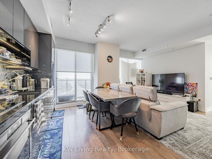 Property Photo:  115 McMahon Drive 3710  ON M2K 0E3 