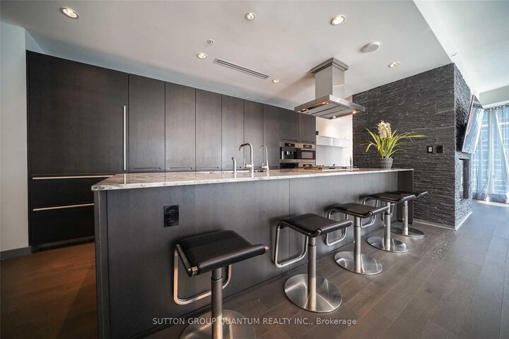 Property Photo: 180 University Avenue 2109 ON M5H 0A2