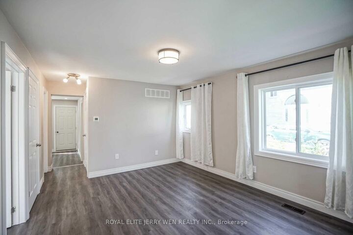 Property Photo:  257 Parkway Avenue  ON L4P 2W1 