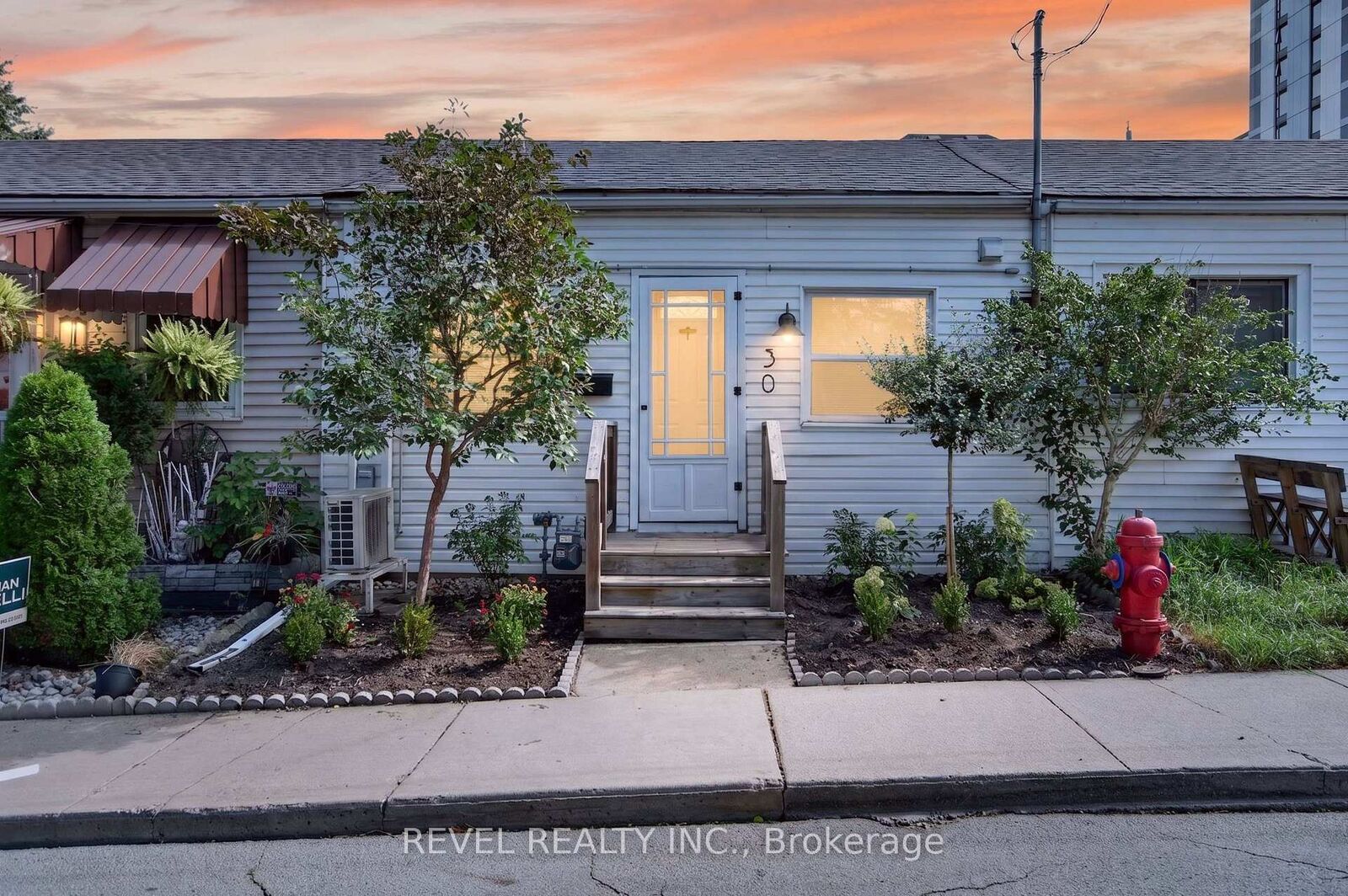 Property Photo:  30 Ray Street N  ON L8R 2X4 