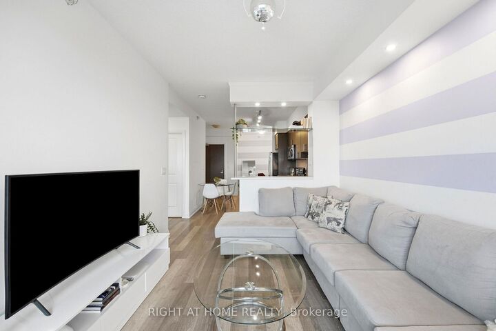Property Photo:  7171 Yonge Street 1702  ON L3T 0C5 