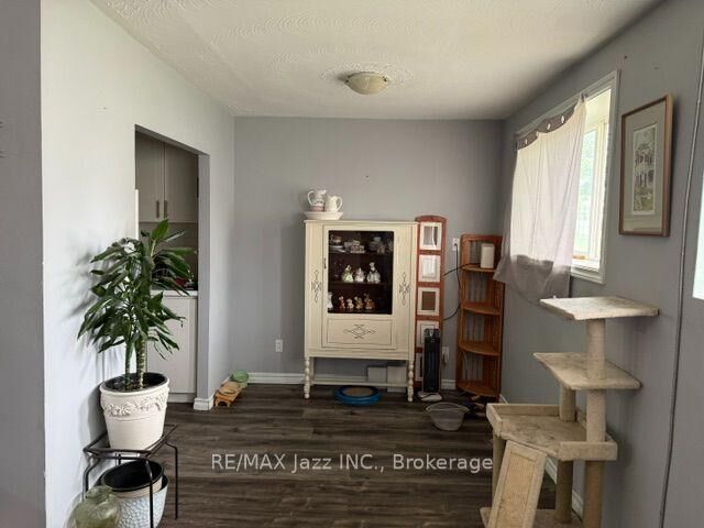 Property Photo:  43 Wayne Avenue 2  ON L1G 3P8 