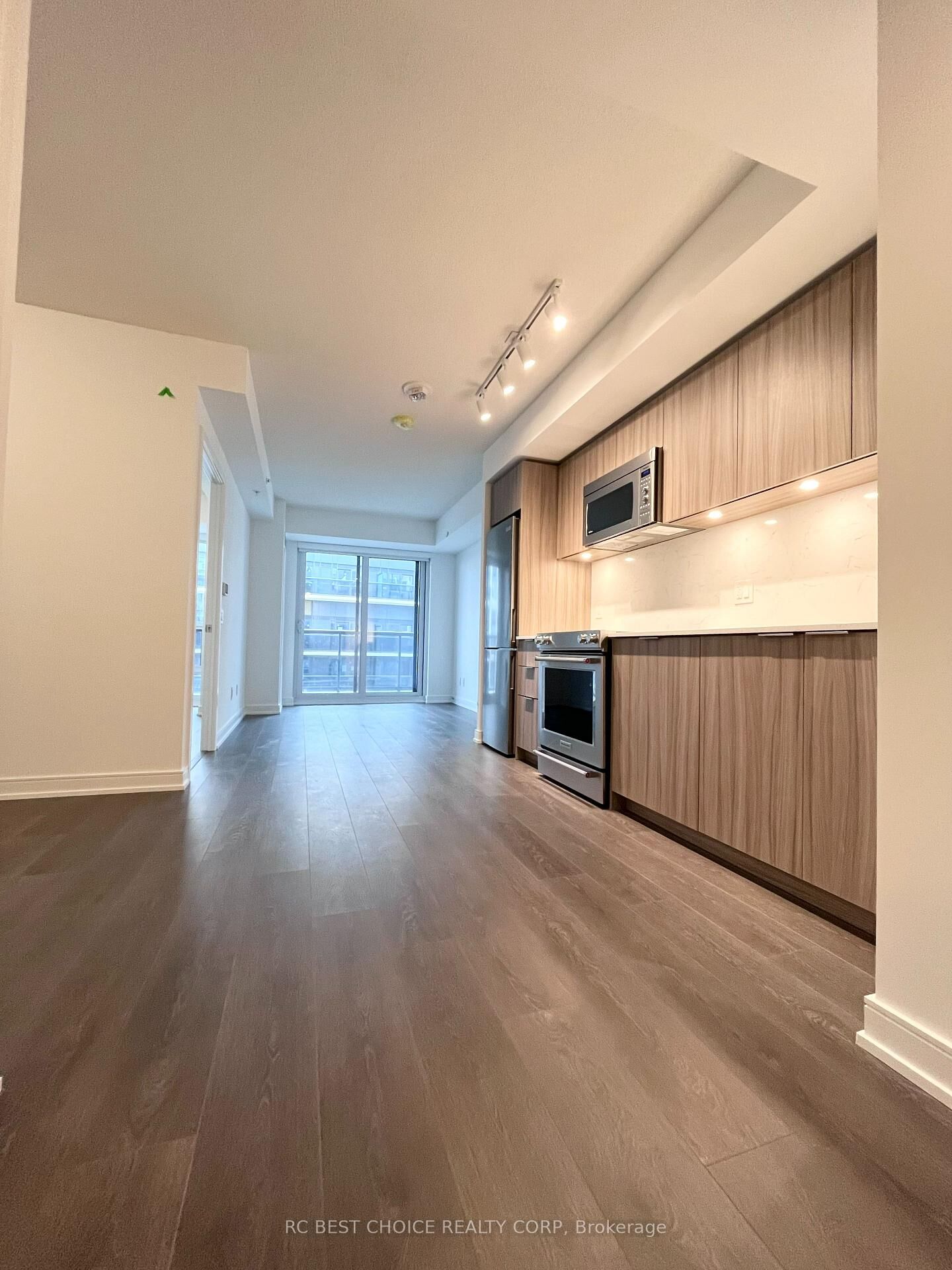 Property Photo:  30 Samuel Wood Way 1905  ON M9B 0C9 