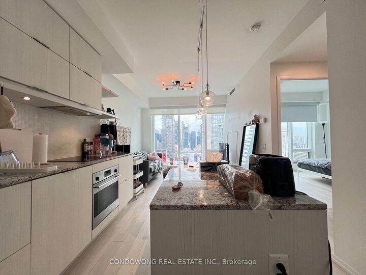 Property Photo:  197 Yonge Street 2501  ON M5B 0C1 