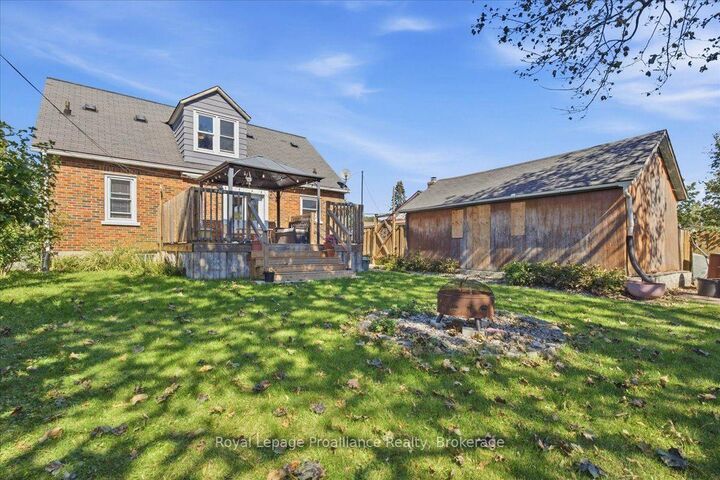 Property Photo:  93 Bay Drive  ON K8N 1B4 