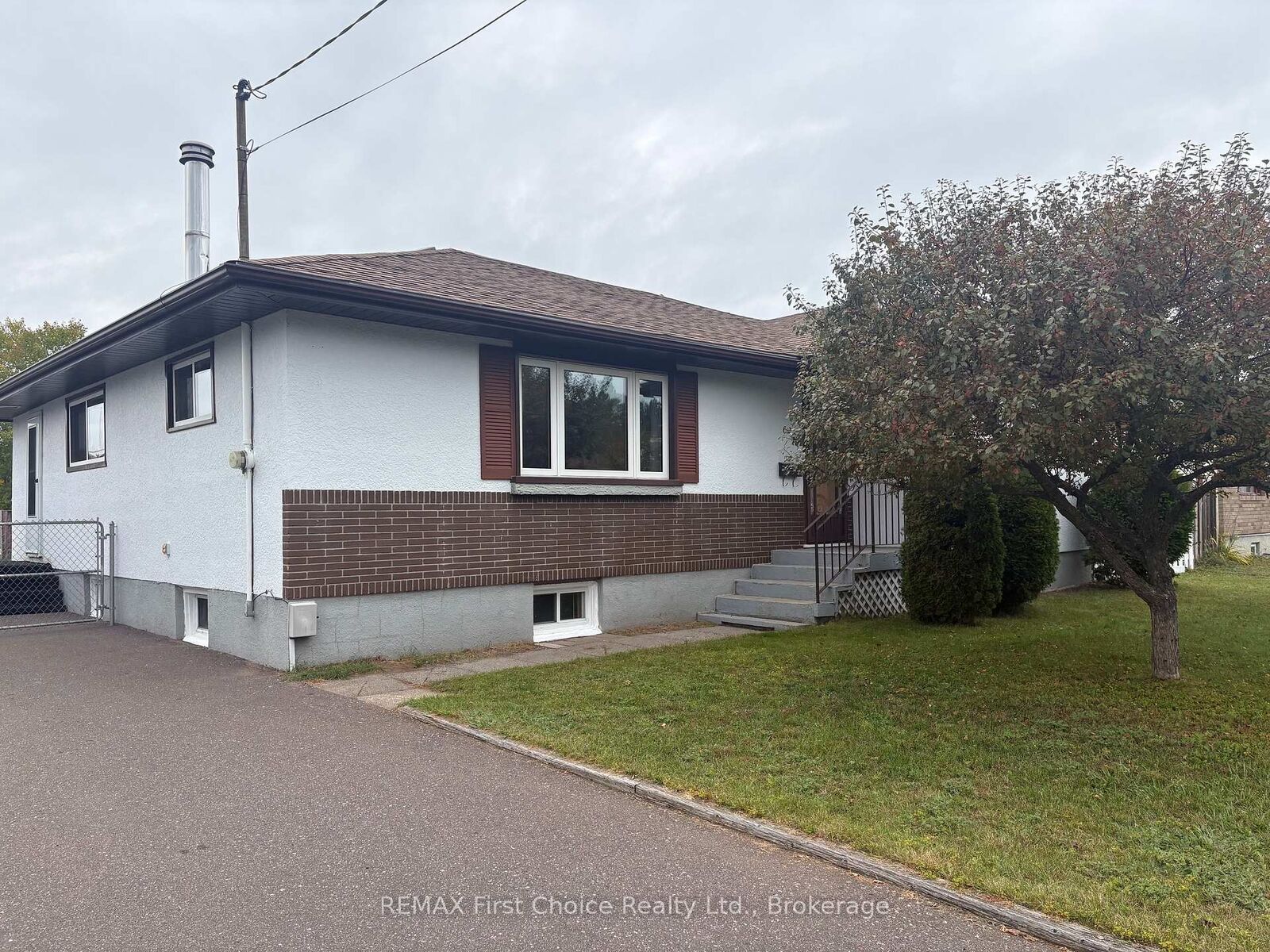 Property Photo:  69 Matthews St. Street  ON P7A 3K8 