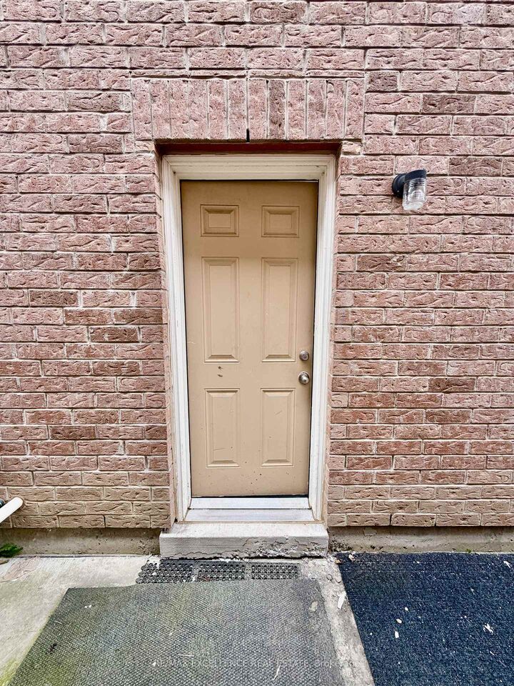 Property Photo:  24 Lanark Circle Bsmt  ON L6X 5L3 