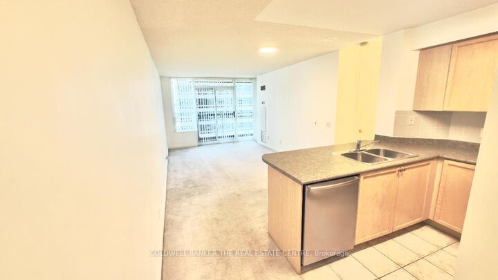 Property Photo:  18 Parkview Avenue E 1616  ON M2N 7H7 