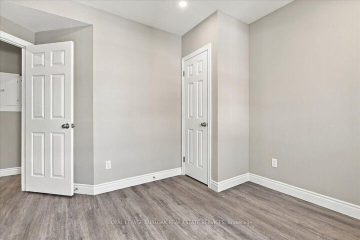 Property Photo:  17 Eby Street S Upper  ON N2G 3K6 
