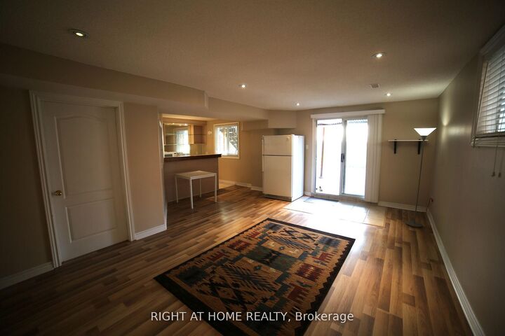 Property Photo:  5260 Floral Hill-Basement Crescent  ON L5V 1V4 