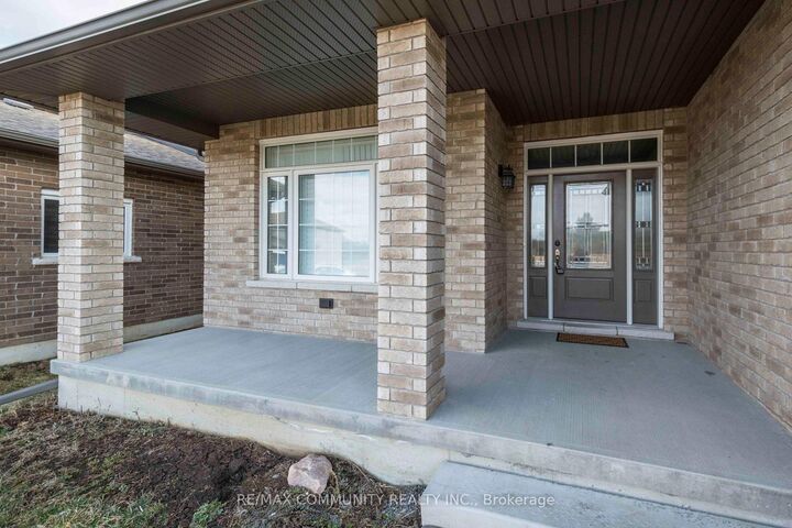 Property Photo:  19 Bevan Drive Main  ON K8N 0H3 