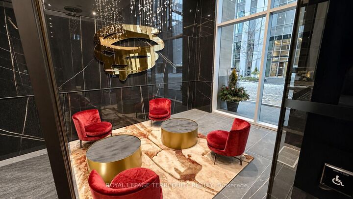 Property Photo:  11 Yorkville Avenue 1406  ON M4W 0B7 