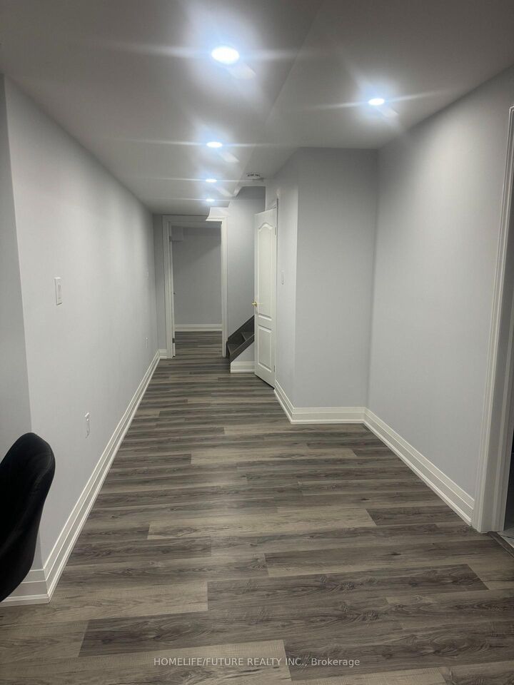 Photo de la propriété:  114 Richard Coulson Crescent Bsmt  ON L4A 0H9 
