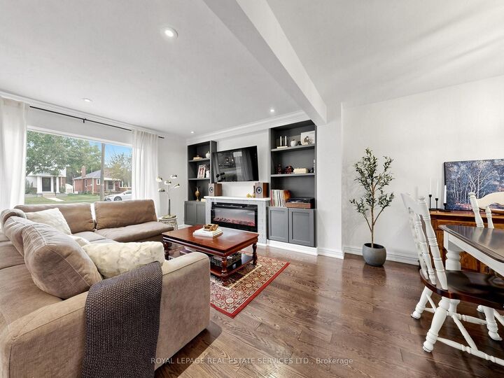 Property Photo:  5 Ambleside Avenue  ON M8Z 2H5 