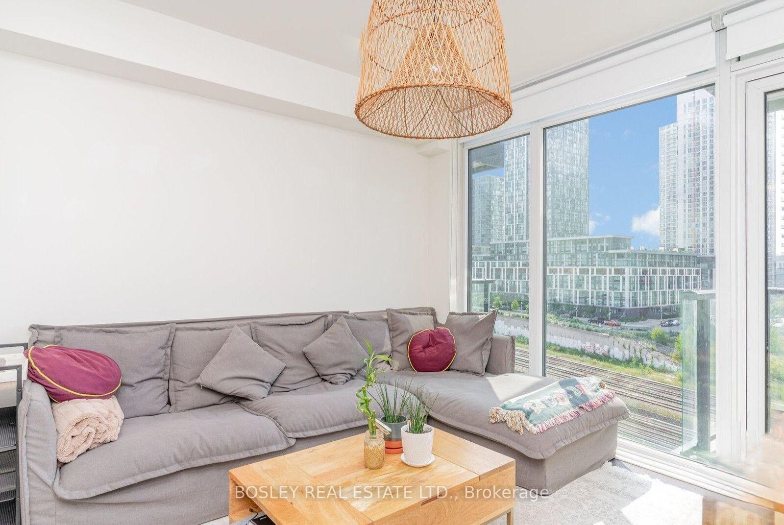 Property Photo:  576 Front Street W 411E  ON M5V 1C1 