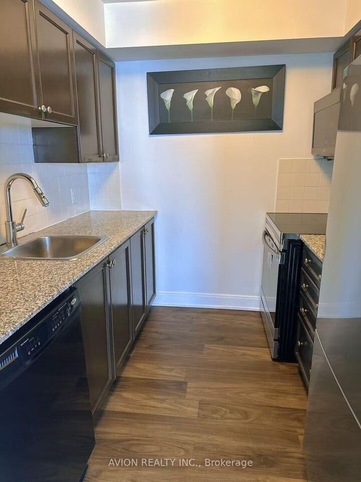 Property Photo:  135 Village Green Square 3823  ON M1S 0G4 