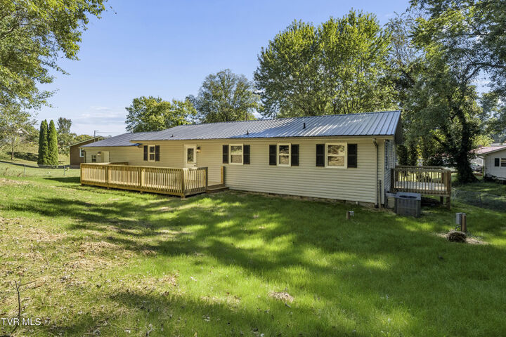 Property Photo: 410 Queen Ann Court TN 37686