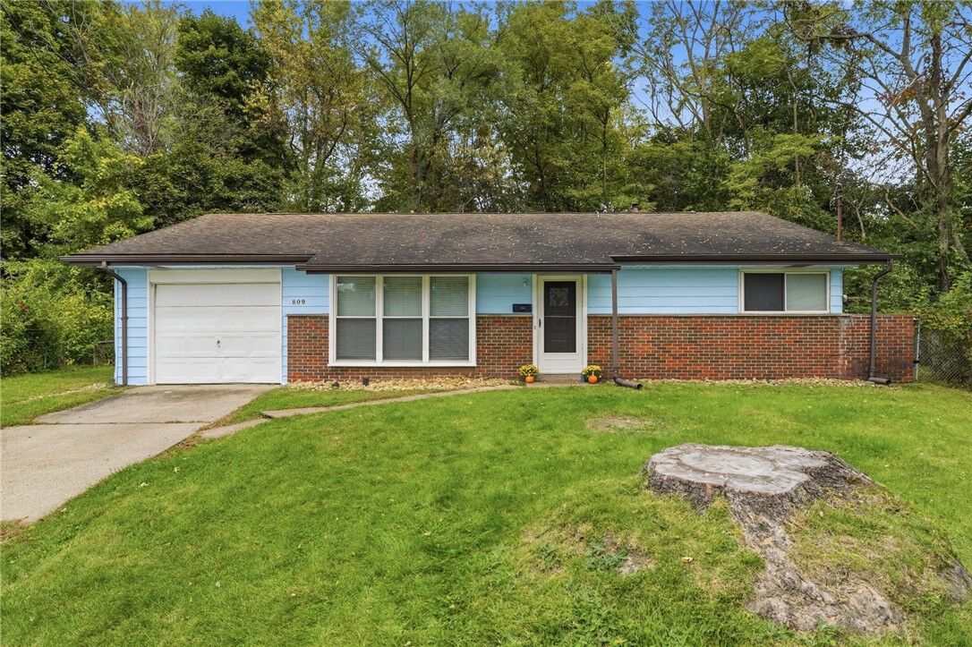 Property Photo:  809 Hackberry Dr  PA 15146 