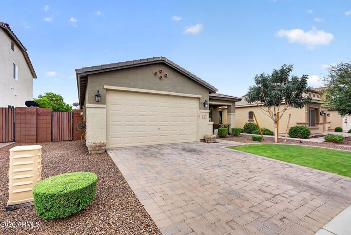 Property Photo: 827 W Banyan Avenue AZ 85140