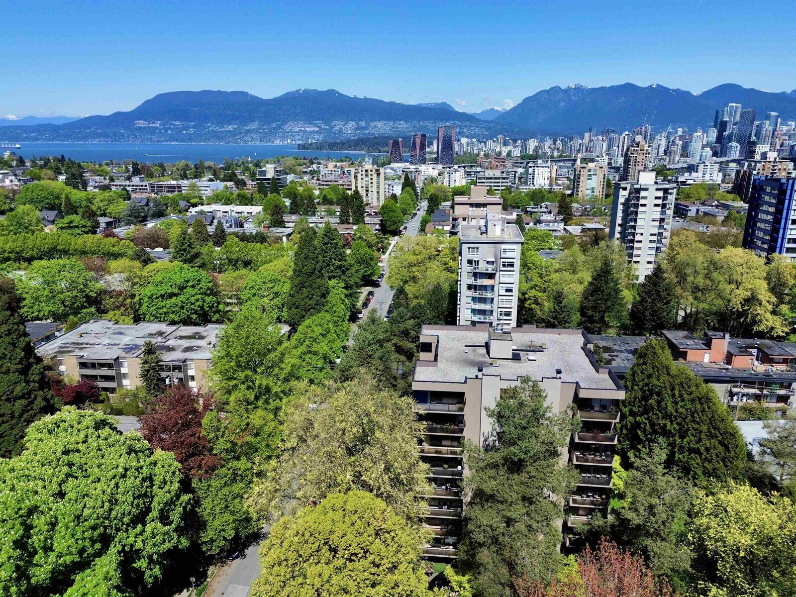 Property Photo:  1685 W 14th Avenue 900  BC V6J 2J3 