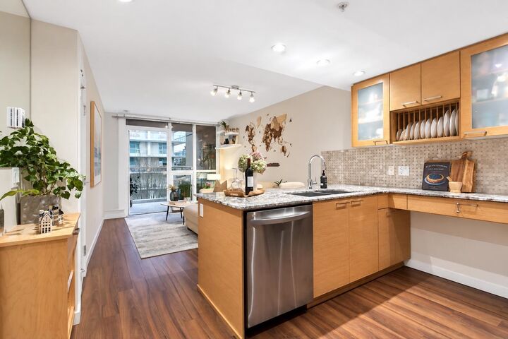 Property Photo:  135 E 17 Street 413  BC V7L 0C4 