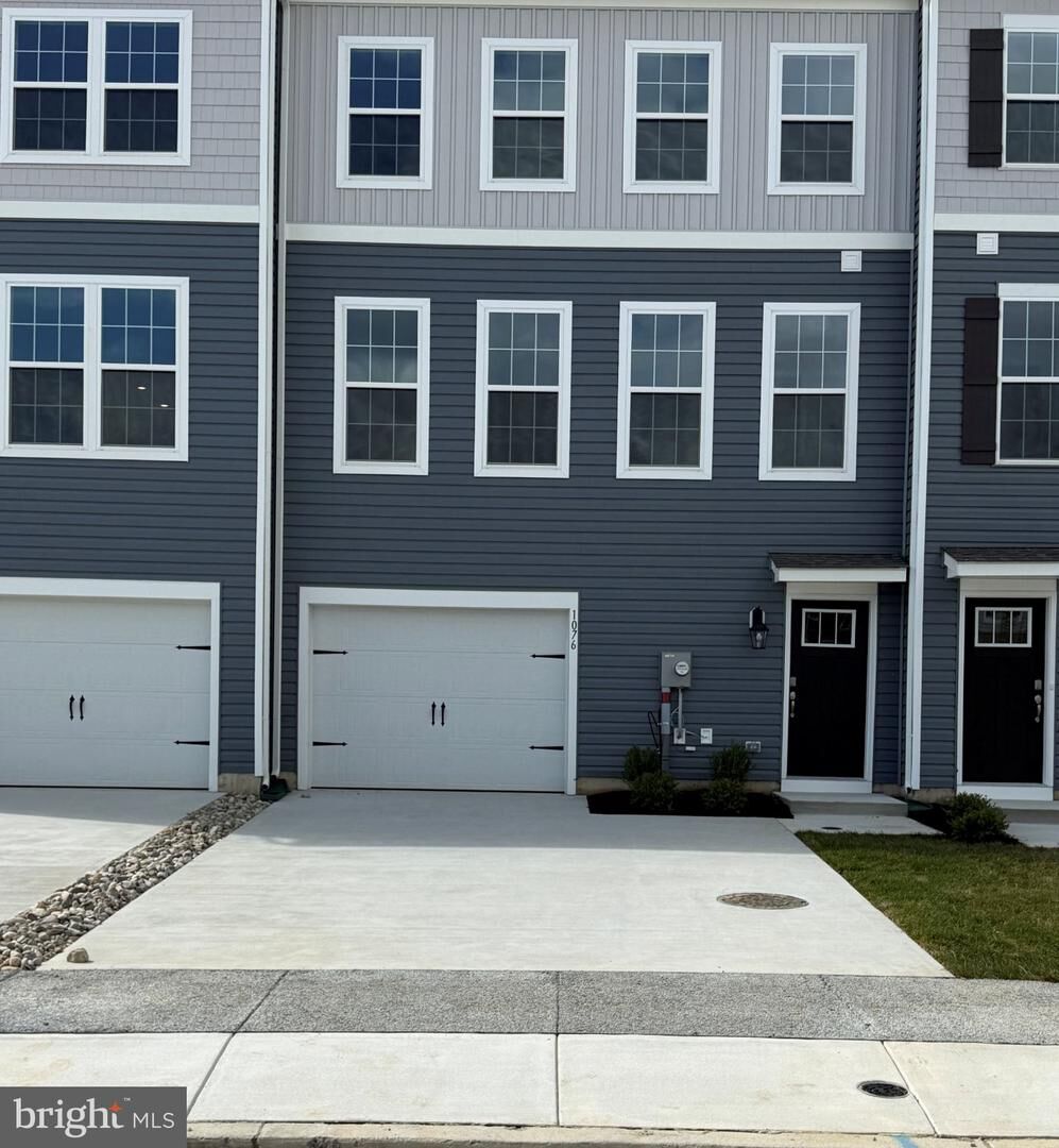 Property Photo:  1076 Meadowlark Drive  PA 18051 