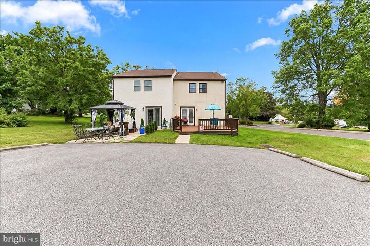 Property Photo:  102 Walnut Ridge Est  PA 19464 