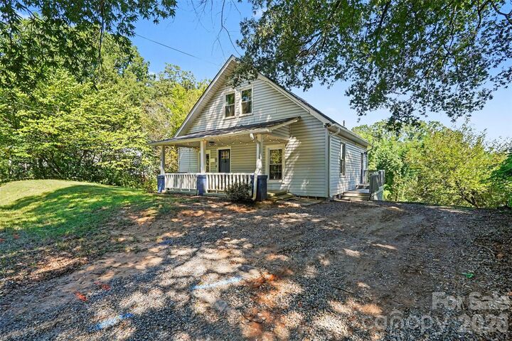 Property Photo: 224 E Catawba Avenue NC 28115