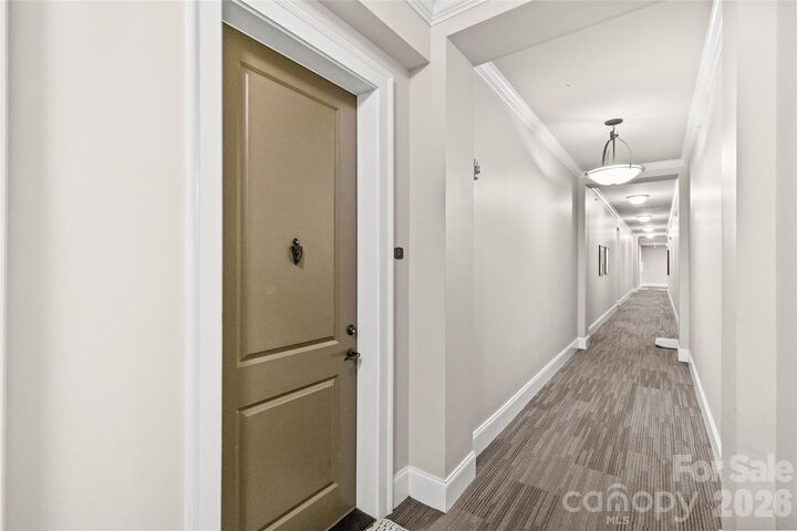 Property Photo: 2810 Selwyn Avenue 209 NC 28209