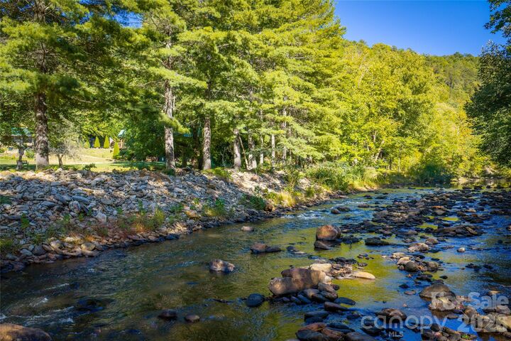 Property Photo:  28 Froggy Bottom Trail  NC 28716 