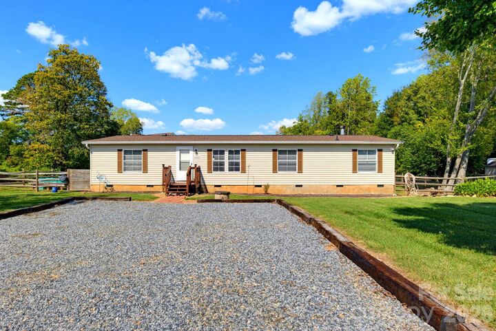 Property Photo: 6858 Long Island Road NC 28609