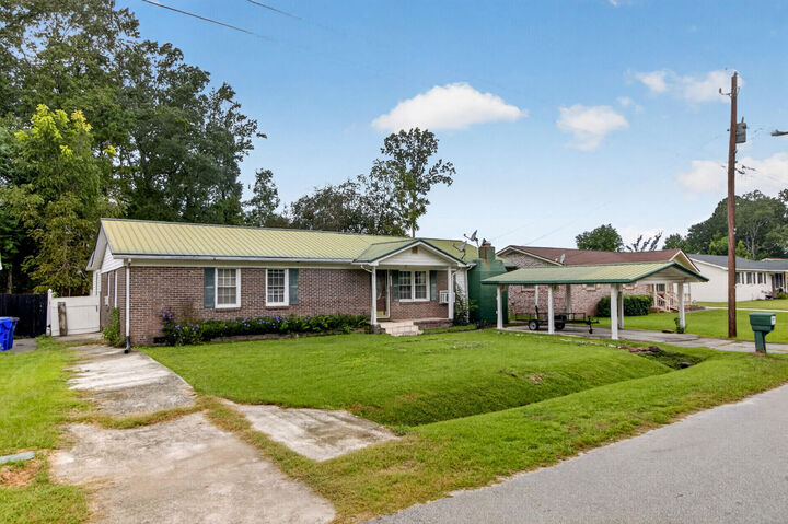 Property Photo:  725 Hoss Road  SC 29414 