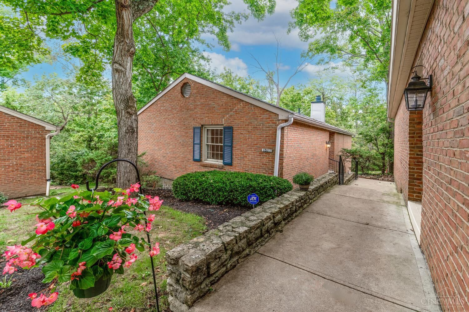 Property Photo: 1001 Shakertown Court OH 45242