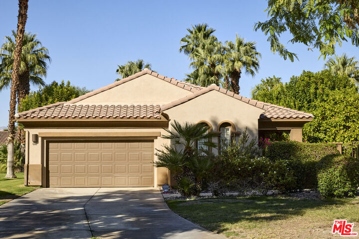 Property Photo: 10 Wimbledon Cir CA 92270