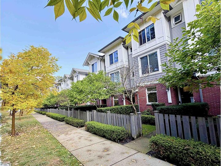 Property Photo: 9718 161A Street 8 BC V4N 6S7
