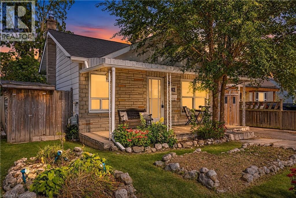 Photo de la propriété: 42 Sanderson Street ON N3S 2V2