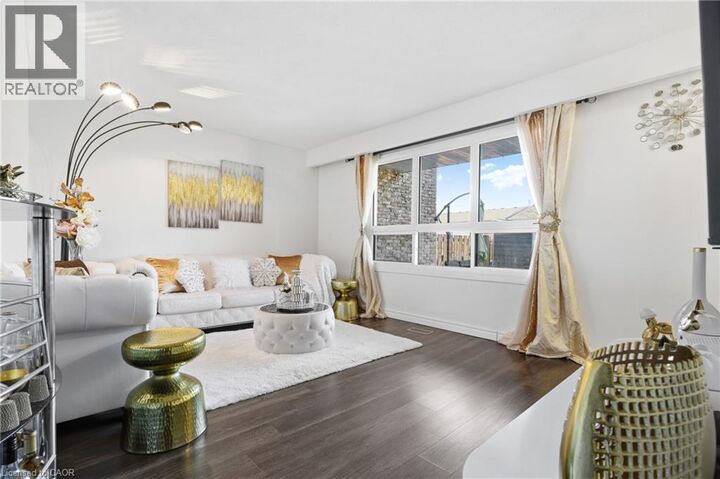 Property Photo:  423 Westwood Drive 43  ON N2M 5B5 
