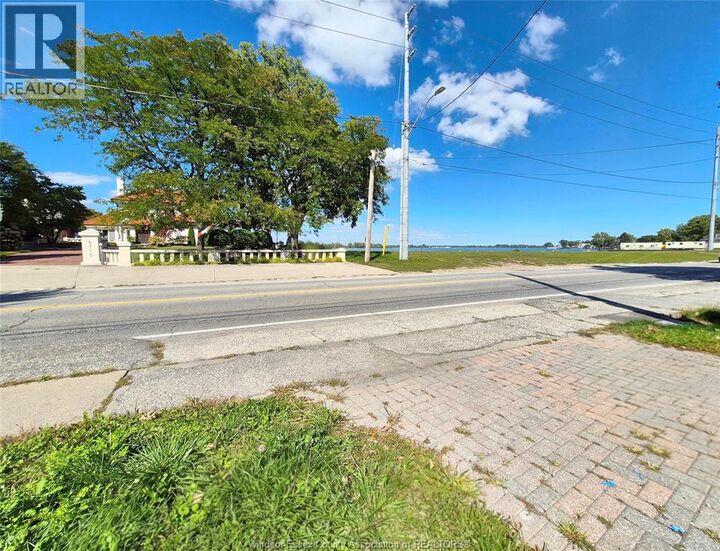 Property Photo:  6711 Riverside Drive  ON N8S 1C1 