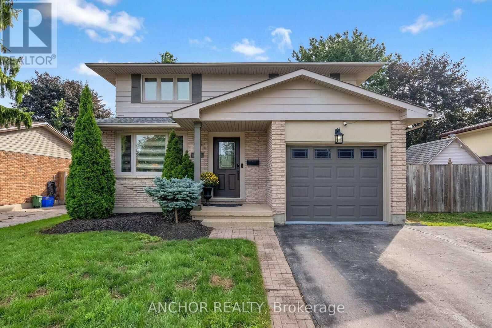 Property Photo:  684 Griffith Street  ON N6K 2W4 