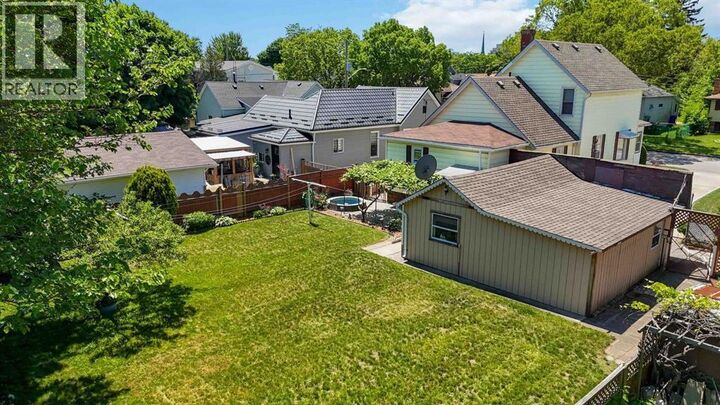 Property Photo:  118 Parker Street  ON N7T 6G1 