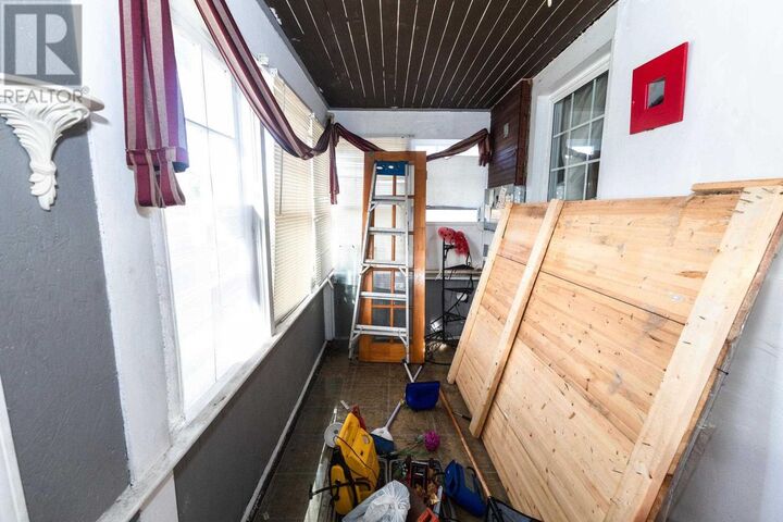 Property Photo: 178 Dennis St ON P6A 2X3