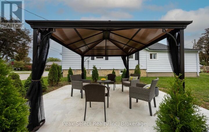 Property Photo:  103 Park Street  ON N0M 1S2 