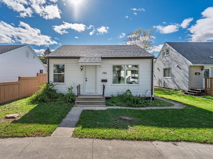 Property Photo: 780 Atlantic Avenue MB R2X 1L2
