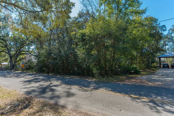 Property Photo:  X Bay Circle Drive  FL 32459 