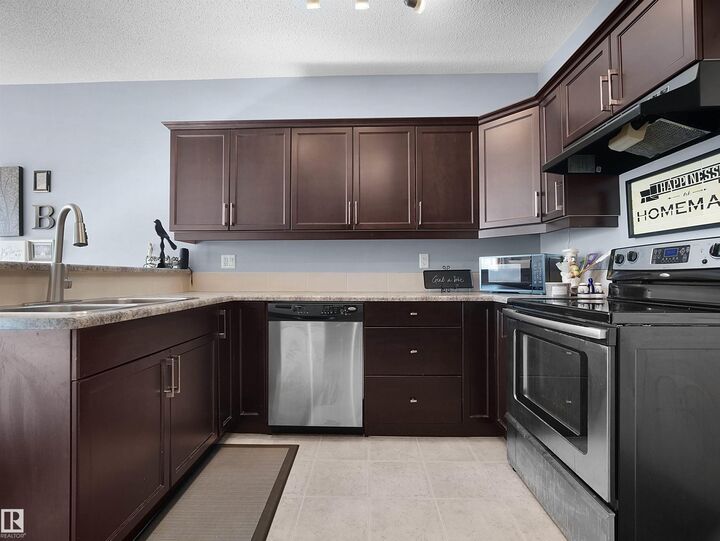 Property Photo: 30 Oak Vista Drive 24 AB T8N 3T1